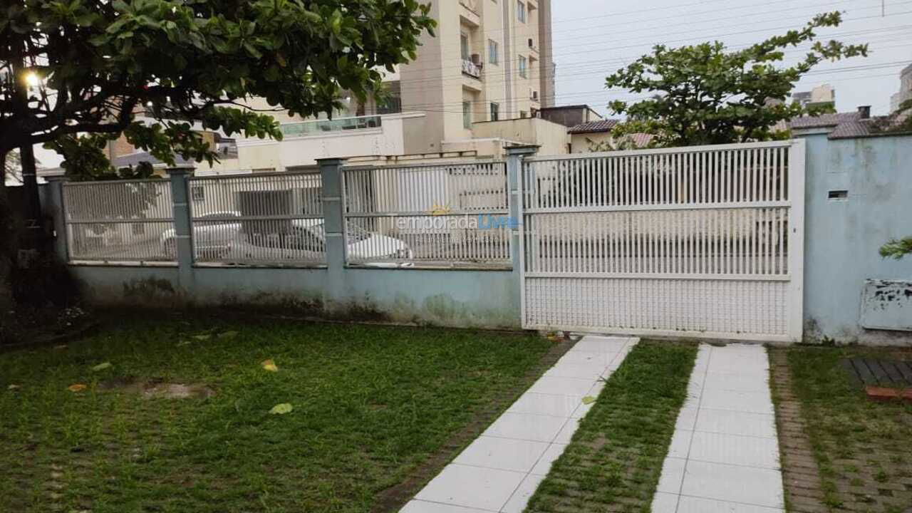 Casa para alquiler de vacaciones em Porto Belo (Praia do Pereque)