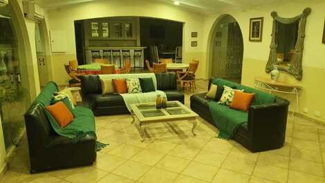 Great and spacious house in Guarujá just 300 m from Enseada beach