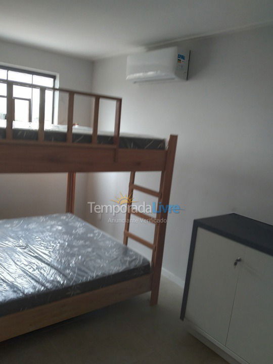 Apartamento para aluguel de temporada em Penha (Armaçao)