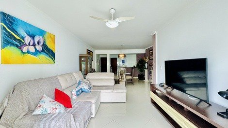 Beautiful Apartment in Pitangueiras 30 Mts from the Beach 8 People Air Conditioning