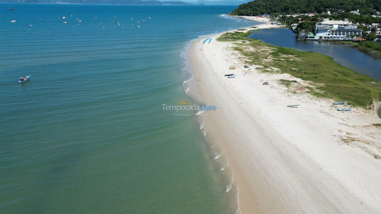 Casa para aluguel de temporada em Florianópolis (Ponta das Canas)