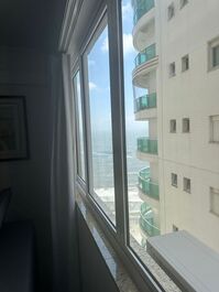 261 APTO ED FRENTE AO MAR 2 SUITES 3 BANHEIROS