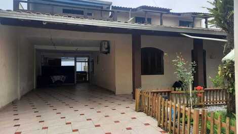 CHRISTMAS AVAILABLE - GREAT HOUSE IN MATINHOS FOR RENT WITH AIR CONDITIONING, WI-FI, GOURMET AREA AND SWIMMING POOL.