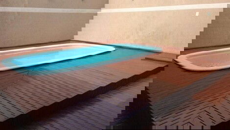 Espaçosa casa com piscina à 350m do mar