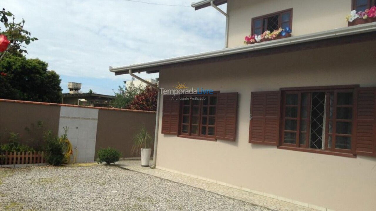 Casa para aluguel de temporada em Bombinhas (Canto Grande)