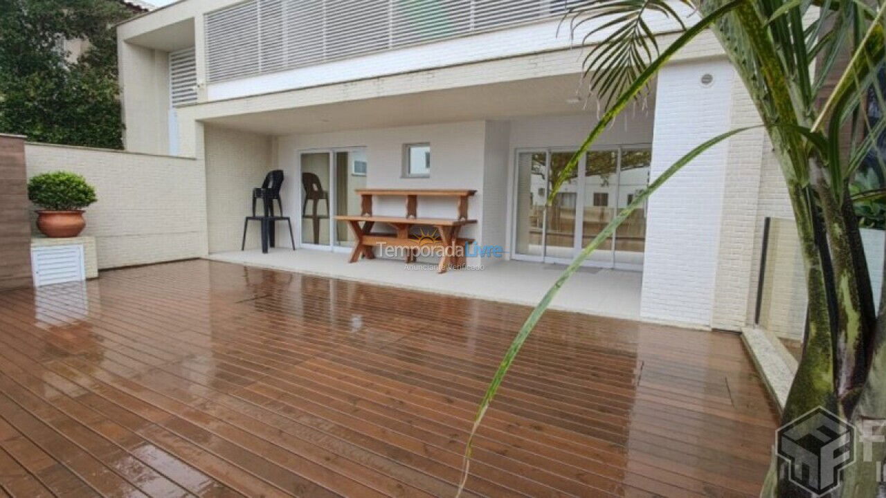 Apartamento para aluguel de temporada em Bombinhas (Canto Grande)