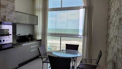 Apartamento com 03 suítes na quadra do mar e com vista para o mar!