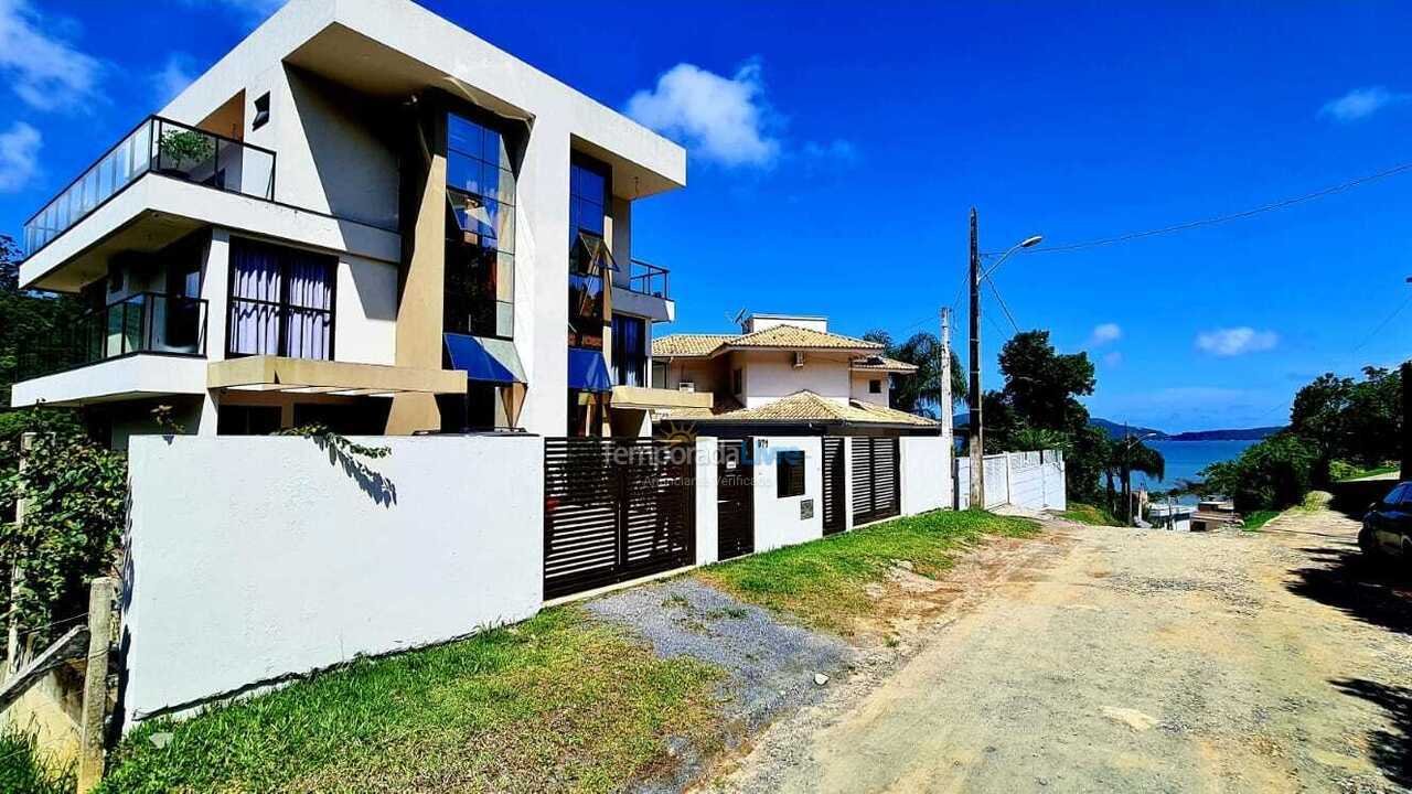 Casa para alquiler de vacaciones em Bombinhas (Praia de Zimbros)