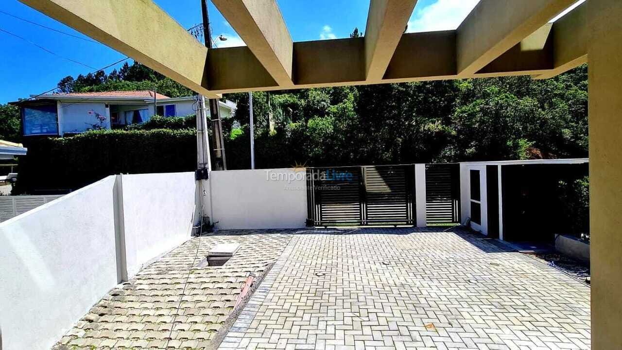 Casa para aluguel de temporada em Bombinhas (Praia de Zimbros)