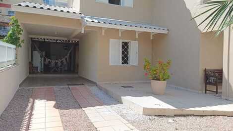 Townhouse with swimming pool 150 meters from Bombas beach