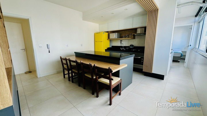 Apartamento para alugar em Balneário Camboriú para temporada - Praia Central  - FRENTE MAR! CENTRO; 4 QUARTOS; 4 BANHEIROS; 3 AR; 1 VAGA; 10 PESSOAS # 69425 - Temporada Livre