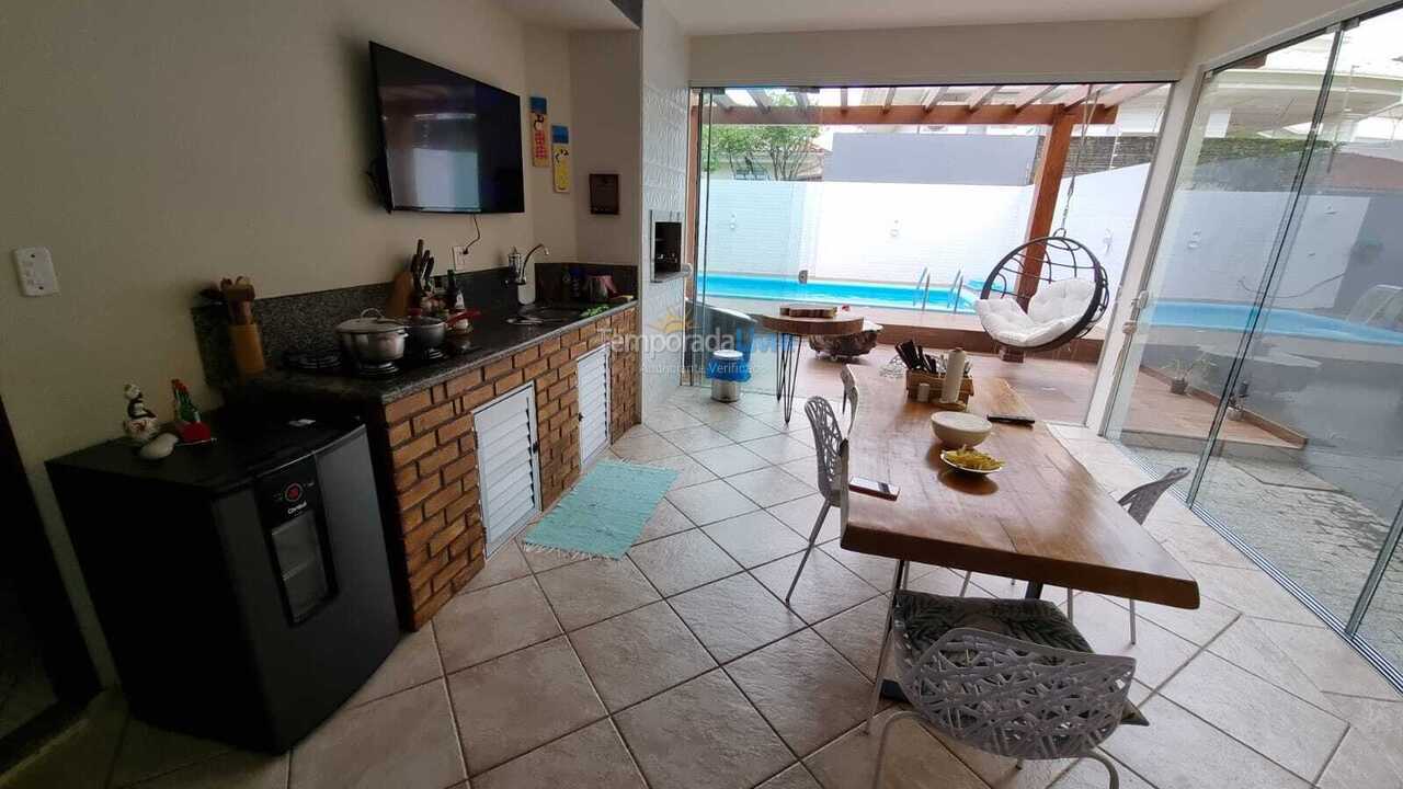 Casa para aluguel de temporada em Florianópolis (Corrego Grande)