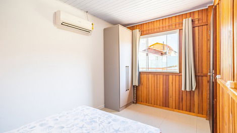 Quarto casal com ar condicionado