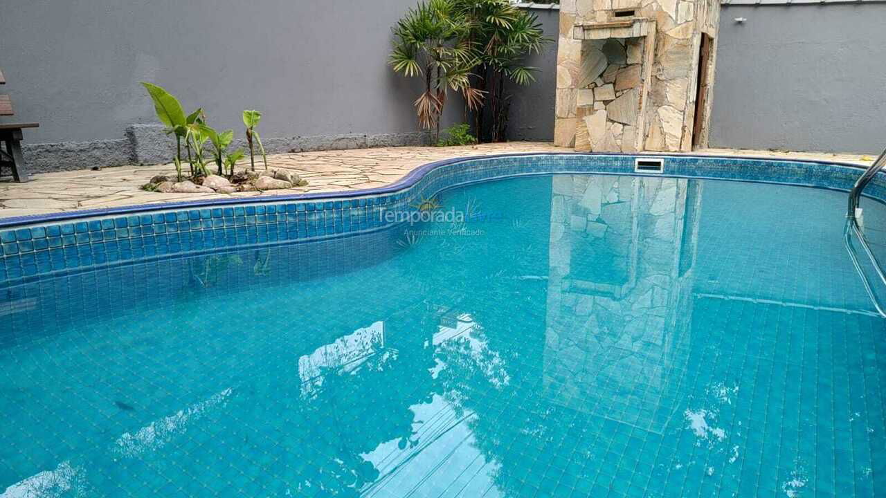 Casa para alquiler de vacaciones em São Sebastião (Camburizinho)