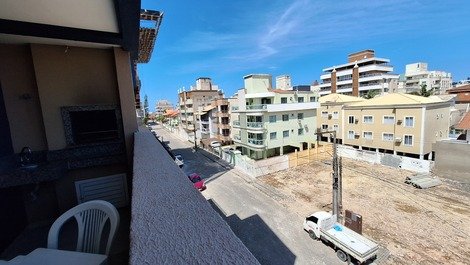 Apartamento de frente,2 dormitórios a 180 metros do mar de Bombas