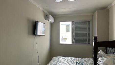 Dormitório smart tv 32", ar condicionado