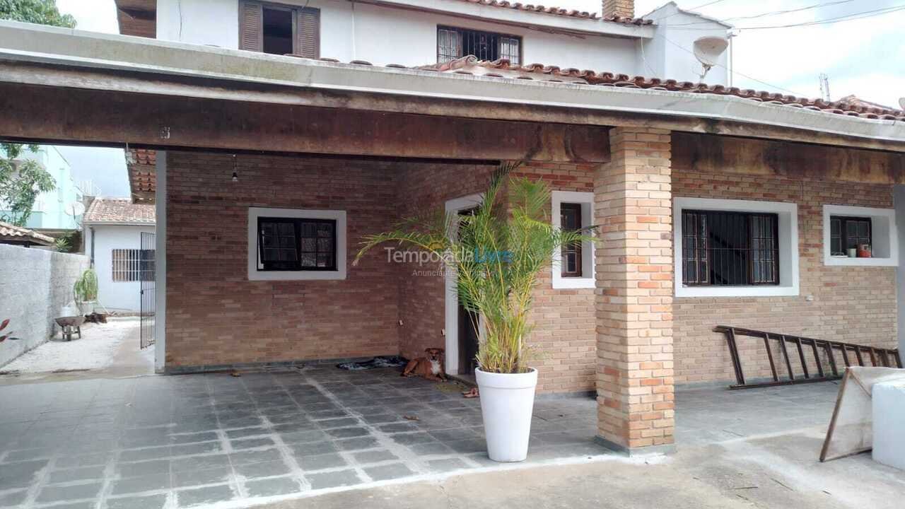 House for vacation rental in Caraguatatuba (Jardim Britânia)