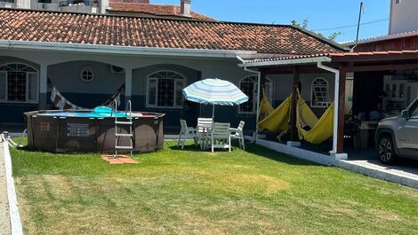 Casa na Praia de Ponta das Canas com piscina