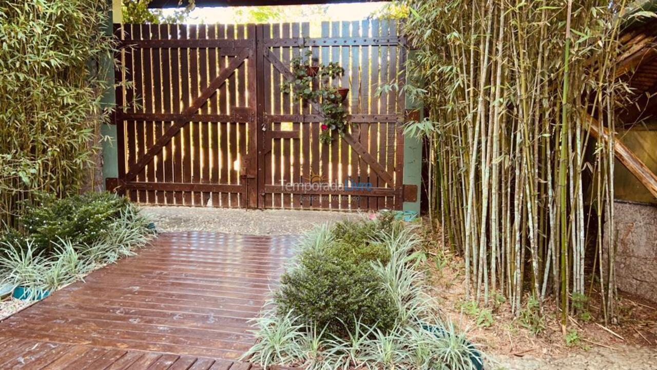 Casa para aluguel de temporada em Florianópolis (Praia do Santinho)