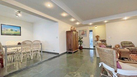 Apartamento en Pitangueiras con 3 Suites, Aire Acondicionado y Wi-Fi