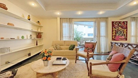 Apartment in Pitangueiras with 3 Suites, Air Conditioning and Wi-Fi