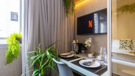 Modern | Close to the Metro and Shopping | Pool