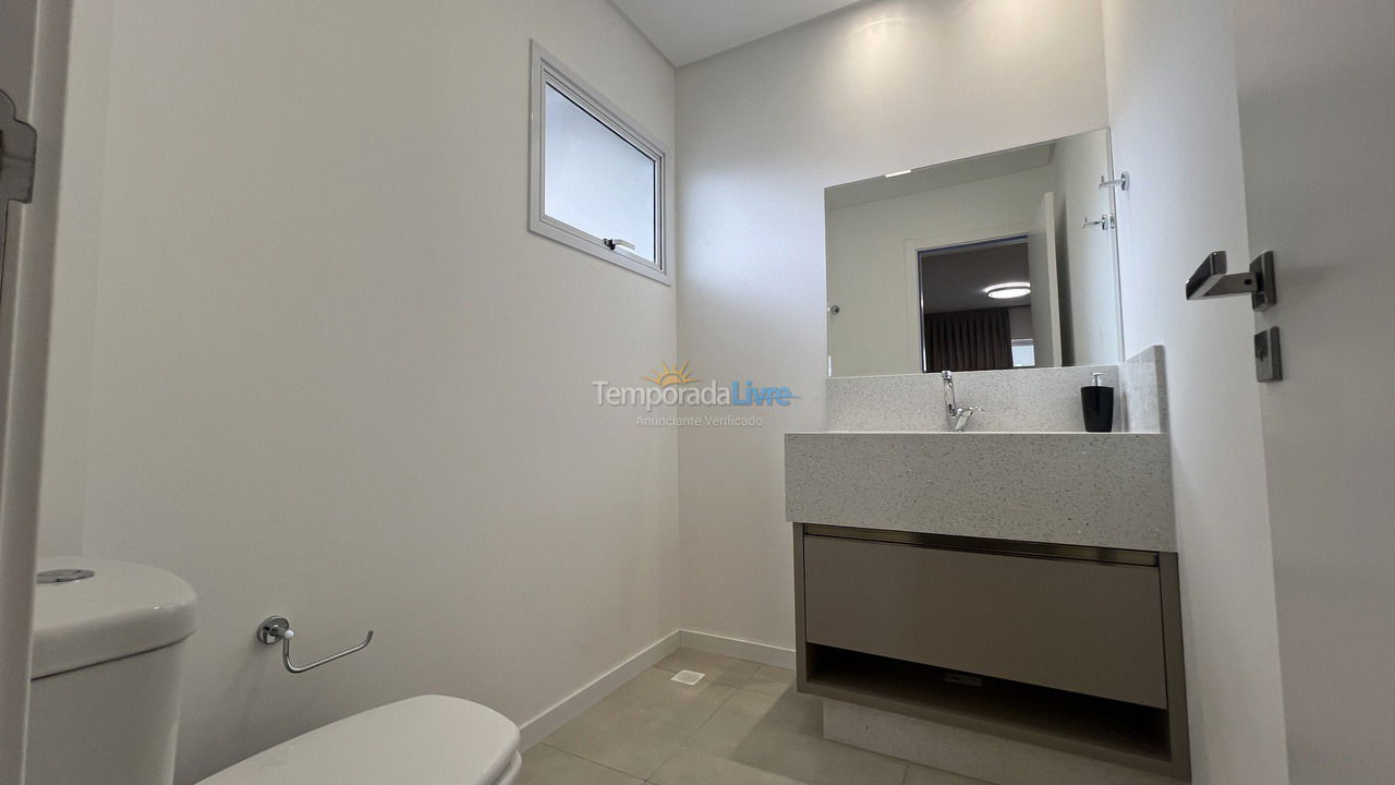 Apartamento para aluguel de temporada em Bombinhas (Canto Grande)