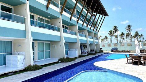 Fit pool view next to the sea by Carpediem