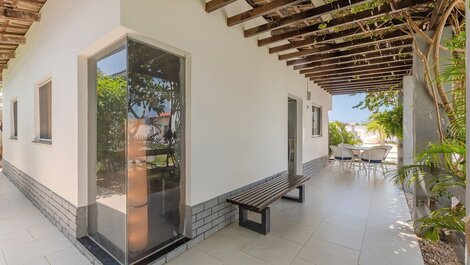 Casa com Piscina em Porto das Dunas by Carpediem