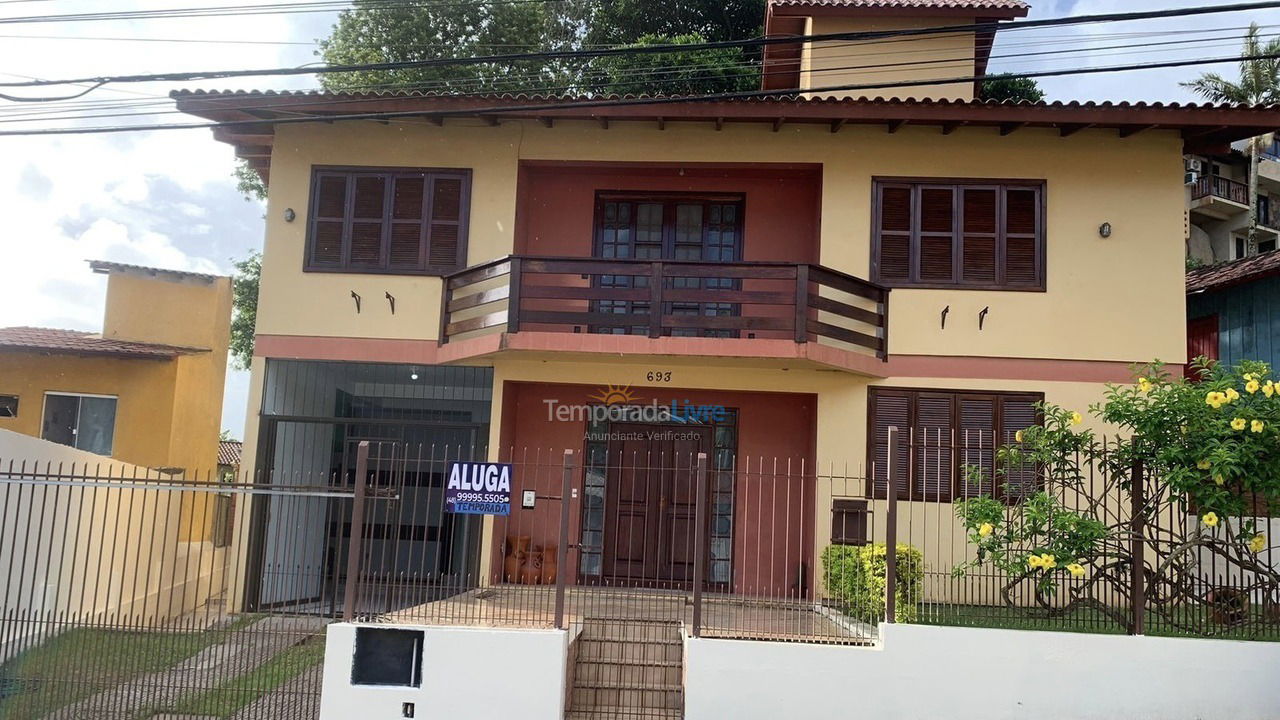 Casa para aluguel de temporada em Florianópolis (Praia da Lagoinha)