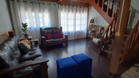 Rent a house with air conditioning 5 minutes from Guarda do Embaú.