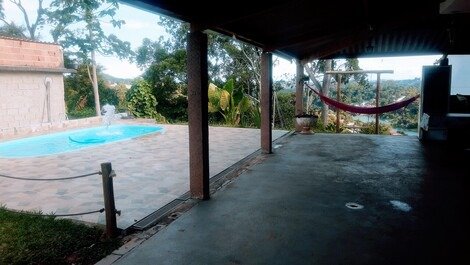 Alugo chácara com piscina em Igaratá ambiente familiar