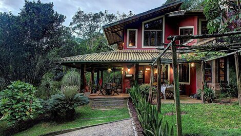 Casa charmosa na Serra de Mulungu por Carpediem