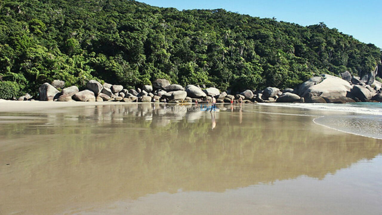 Apartment for vacation rental in Bombinhas (Praia de Bombas)