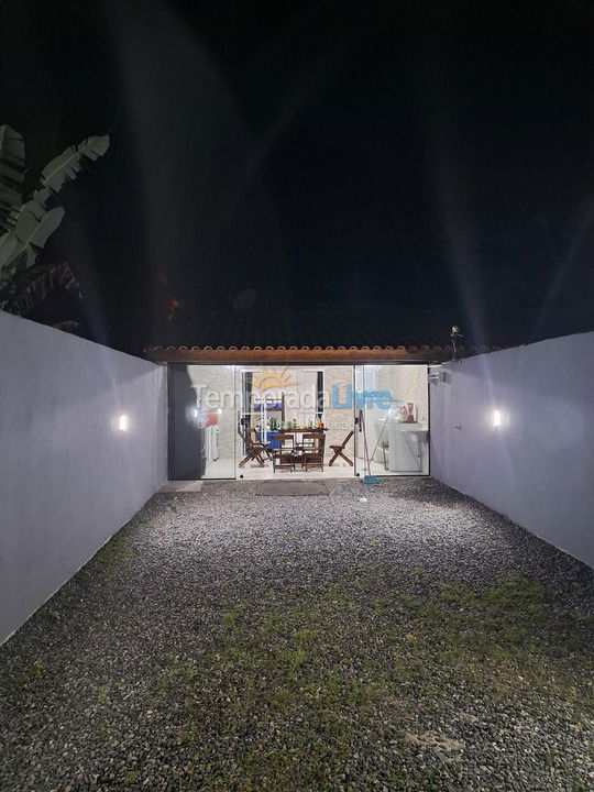 Casa para alquiler de vacaciones em Ubatuba (Enseada)