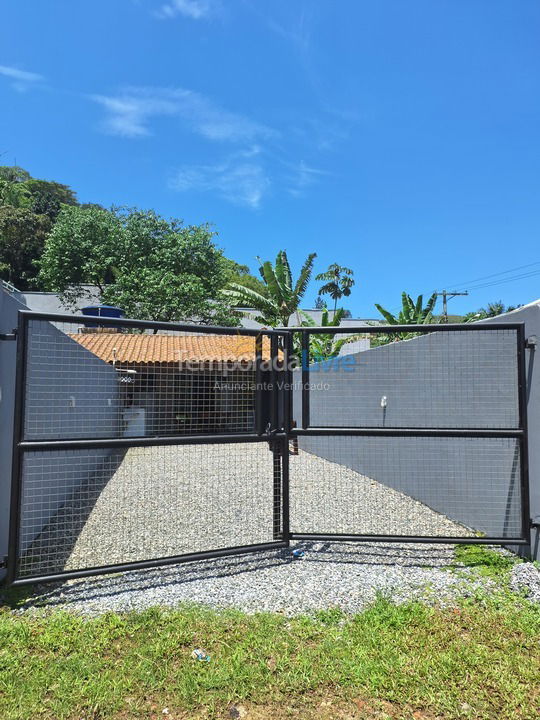 Casa para aluguel de temporada em Ubatuba (Enseada)