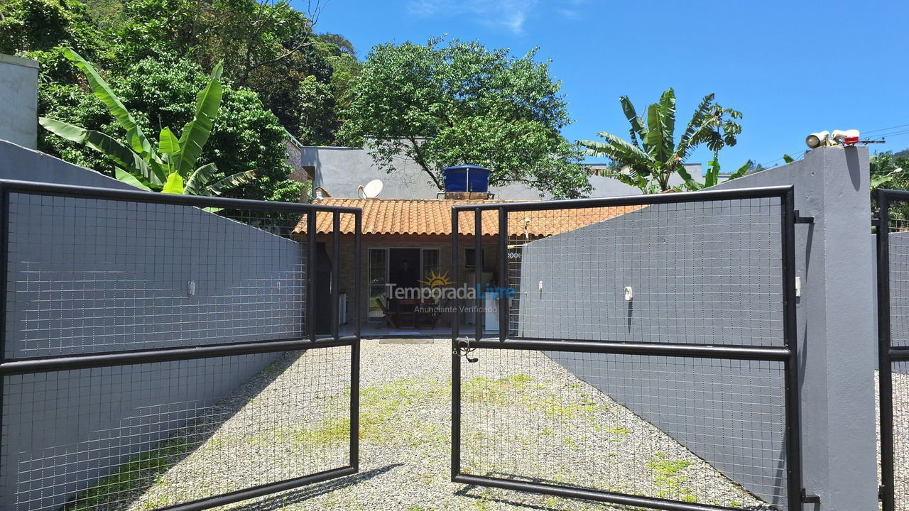 Casa para alquiler de vacaciones em Ubatuba (Enseada)