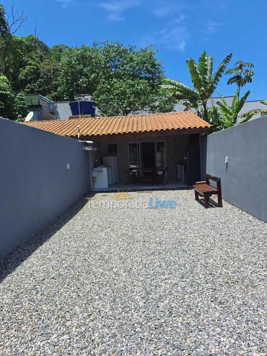 Casa para alquiler de vacaciones em Ubatuba (Enseada)