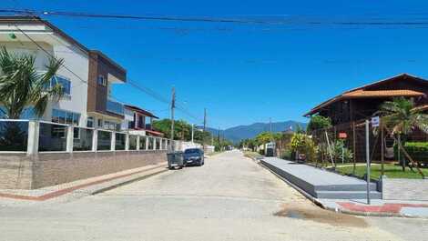 Rua da casa.