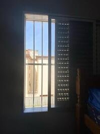 Grade de proteção na janela do quarto 