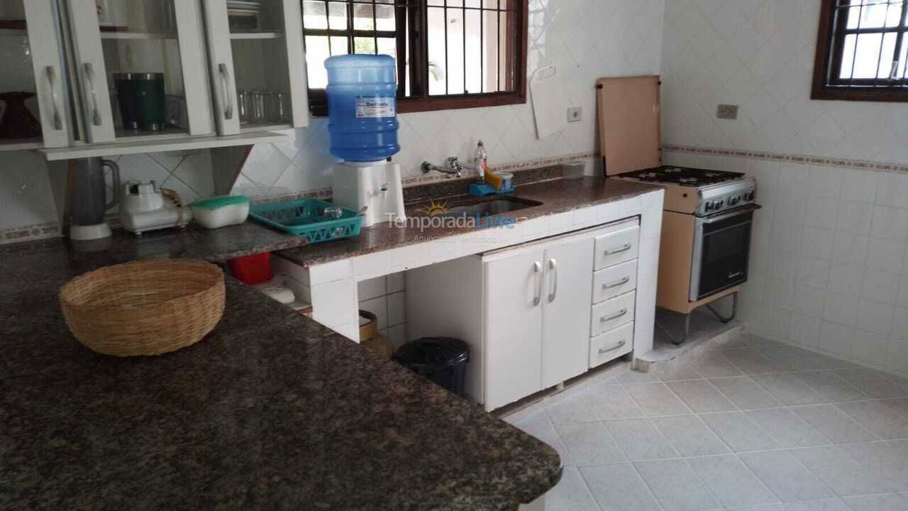 House for vacation rental in Caraguatatuba (Jardim Britânia)