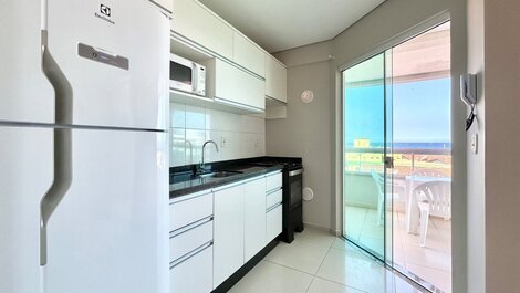 011 - Excelente apartamento de 03 habitaciones, a 150m de la playa de Bombas