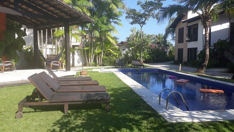 House in condominium on Juquehy beach