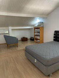 COMPLETE TOWNHOUSE IN Gated CONDOMINIUM 100M FROM THE BEACH!
