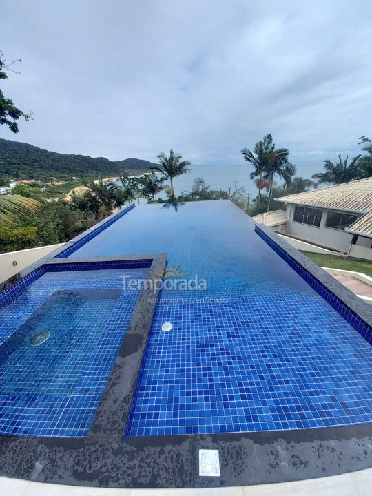 House for vacation rental in Balneário Camboriú (Praia de Taquaras)