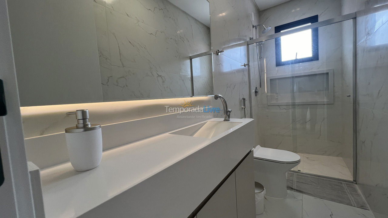 Apartamento para aluguel de temporada em Bombinhas (Canto Grande)