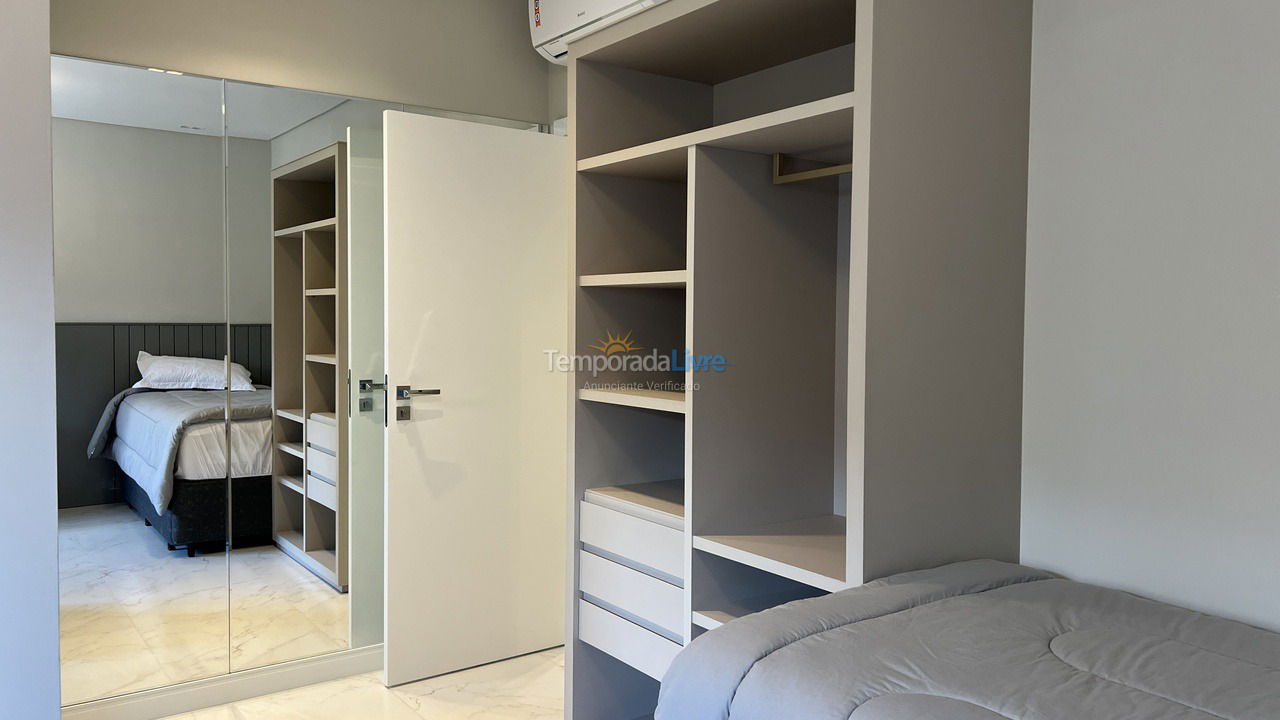 Apartamento para aluguel de temporada em Bombinhas (Canto Grande)