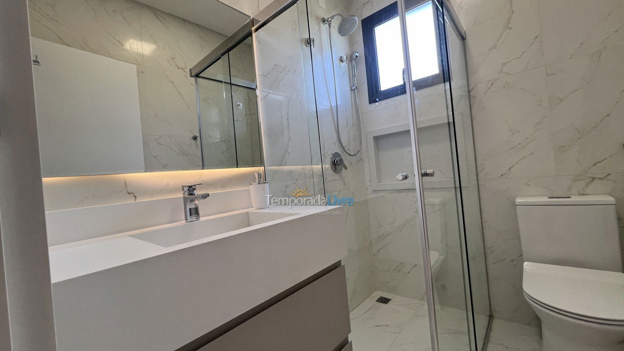 Apartamento para aluguel de temporada em Bombinhas (Canto Grande)