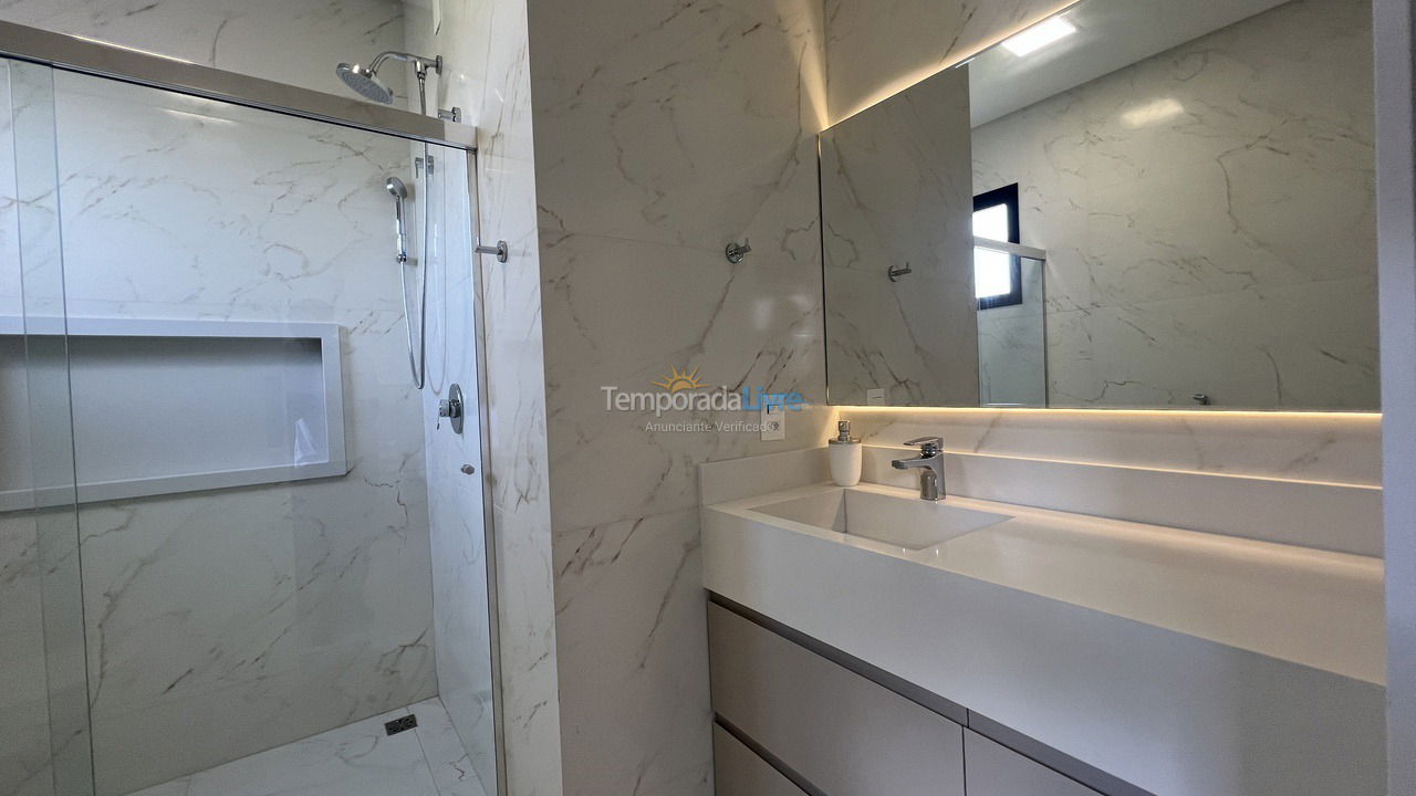 Apartamento para aluguel de temporada em Bombinhas (Canto Grande)