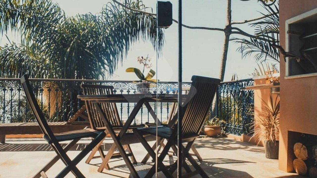 Casa para aluguel de temporada em Imbituba (Praia do Rosa)